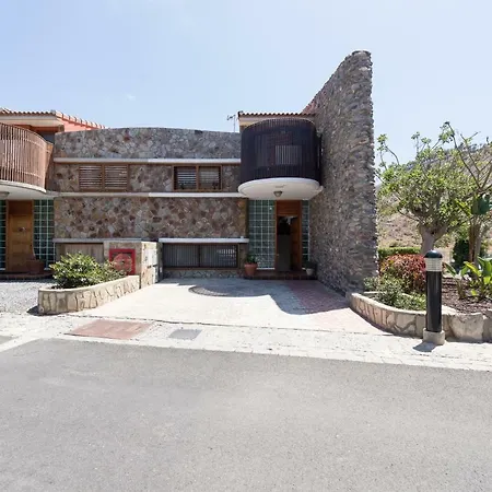 Villa Tauro Topaz