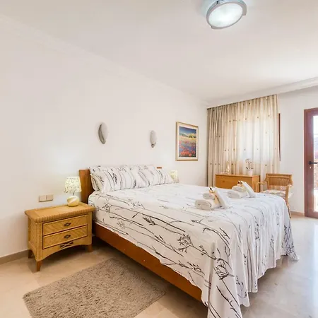 Tauro Topaz Villa
